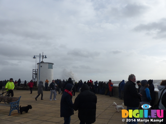 LZ01037 People photographing big waves at Porthcawl lighthouse